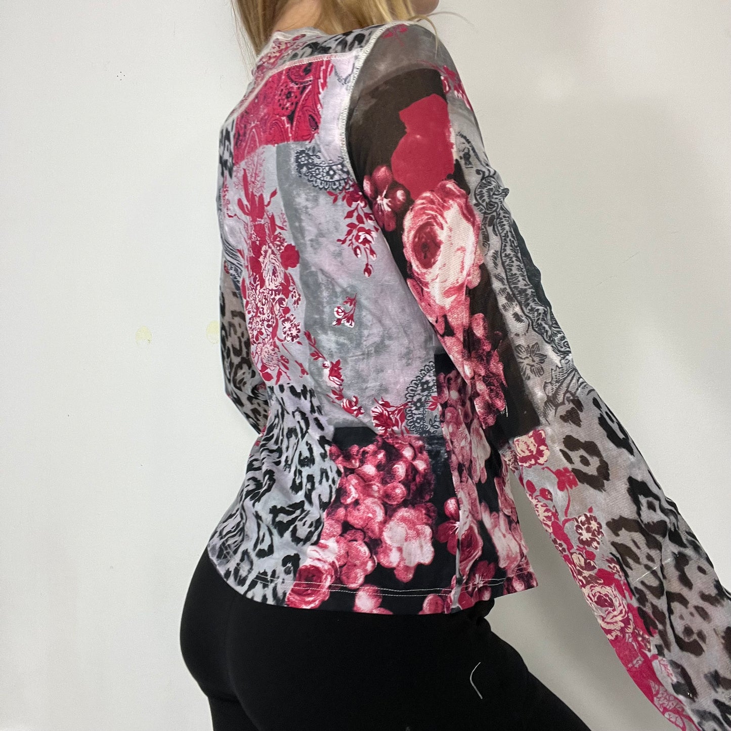 Y2K graphic print long sleeve top - size m