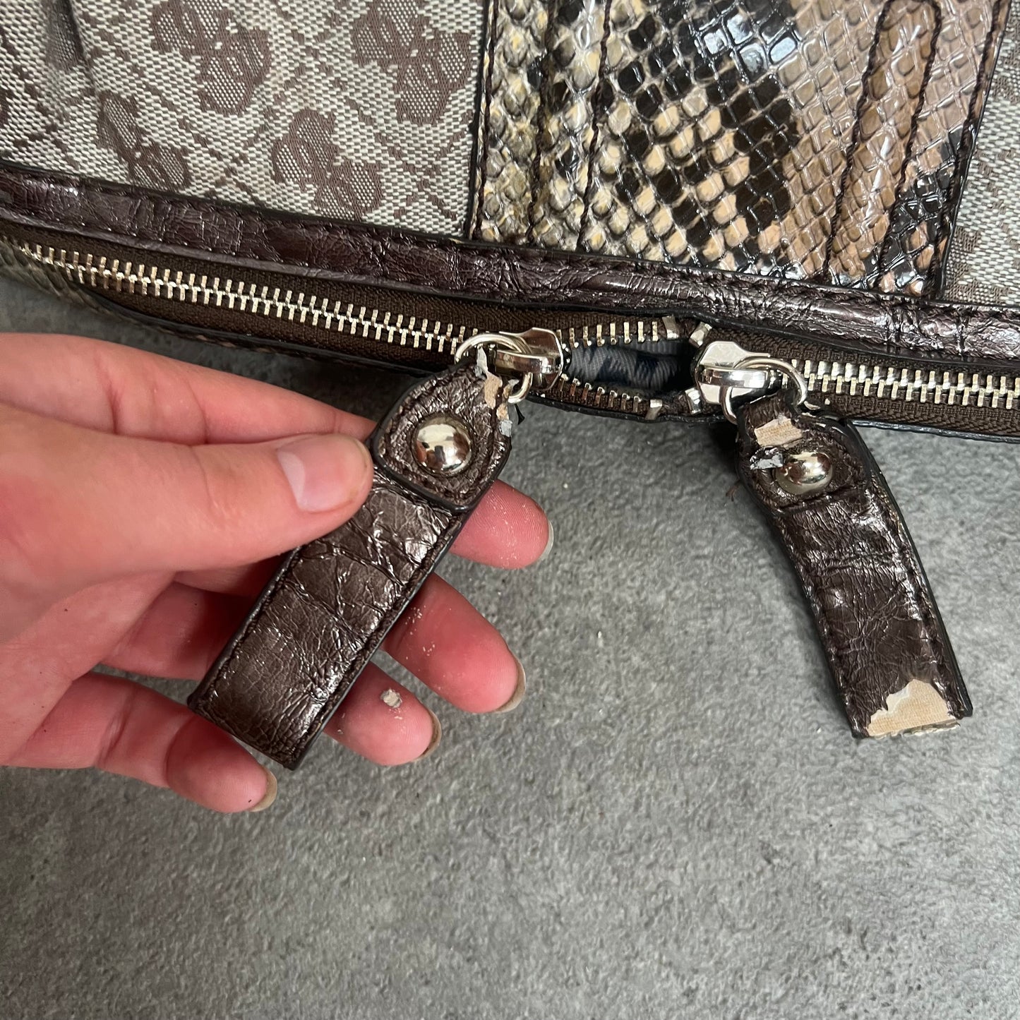 00s Guess bag