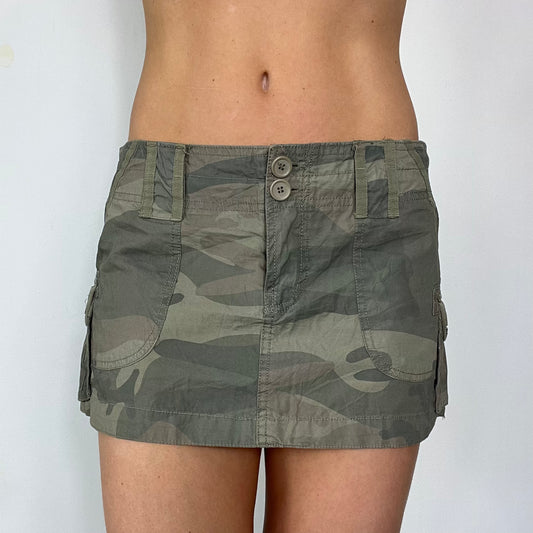 00s vintage camo mini cargo skirt