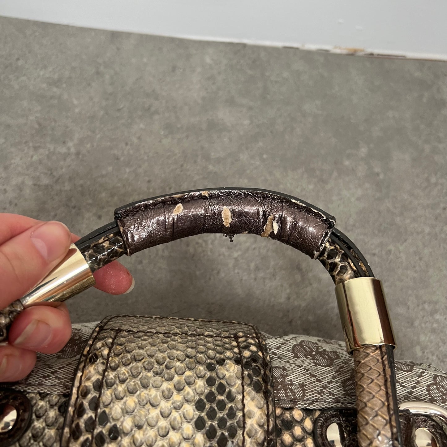 00s Guess bag