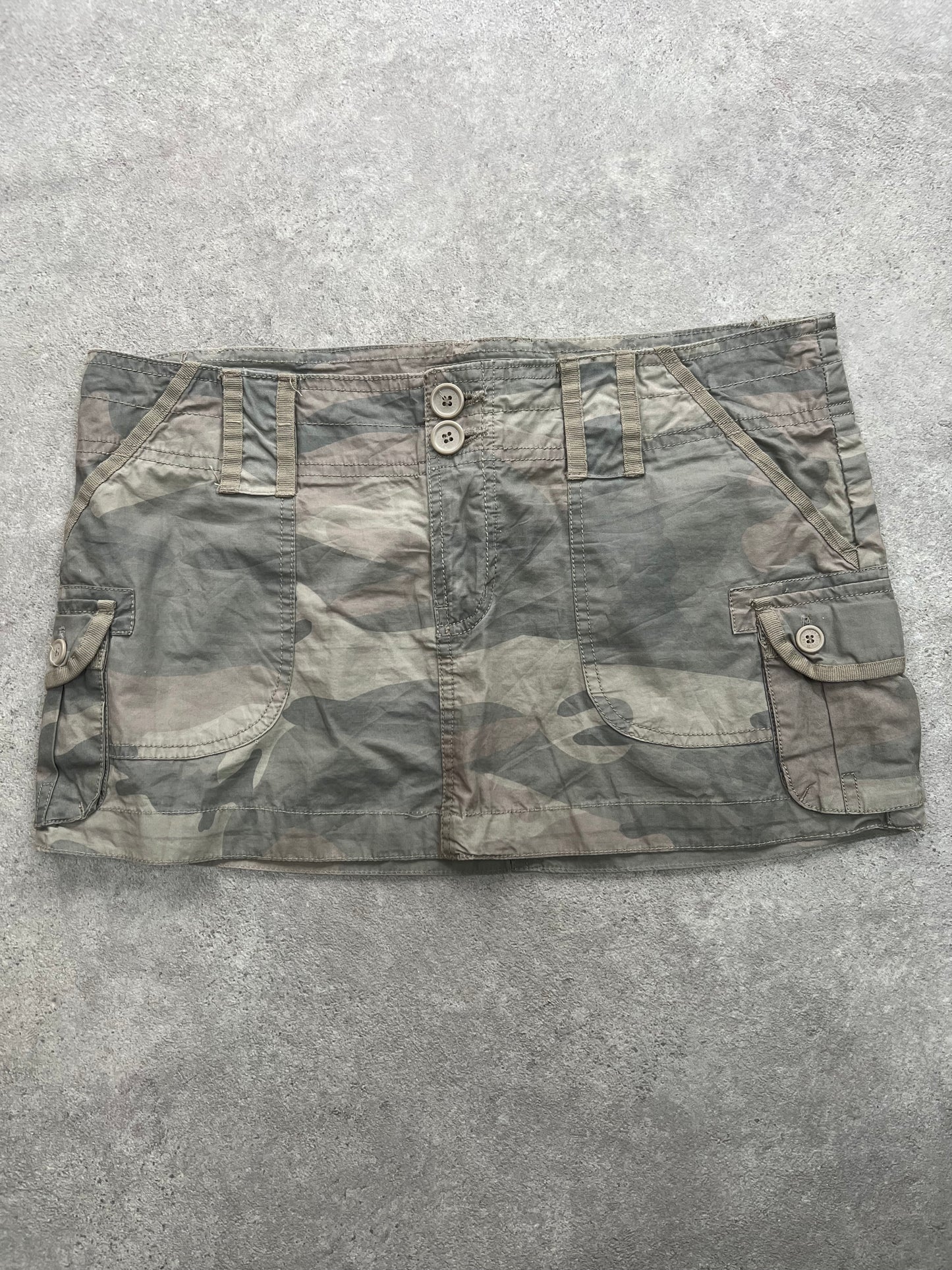 00s vintage camo mini cargo skirt