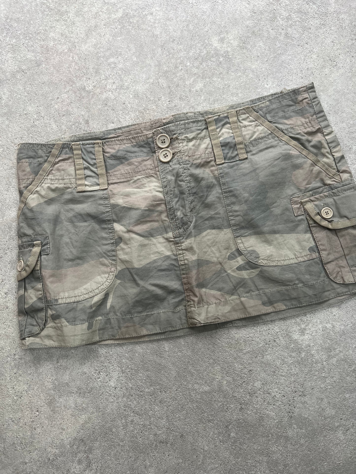 00s vintage camo mini cargo skirt