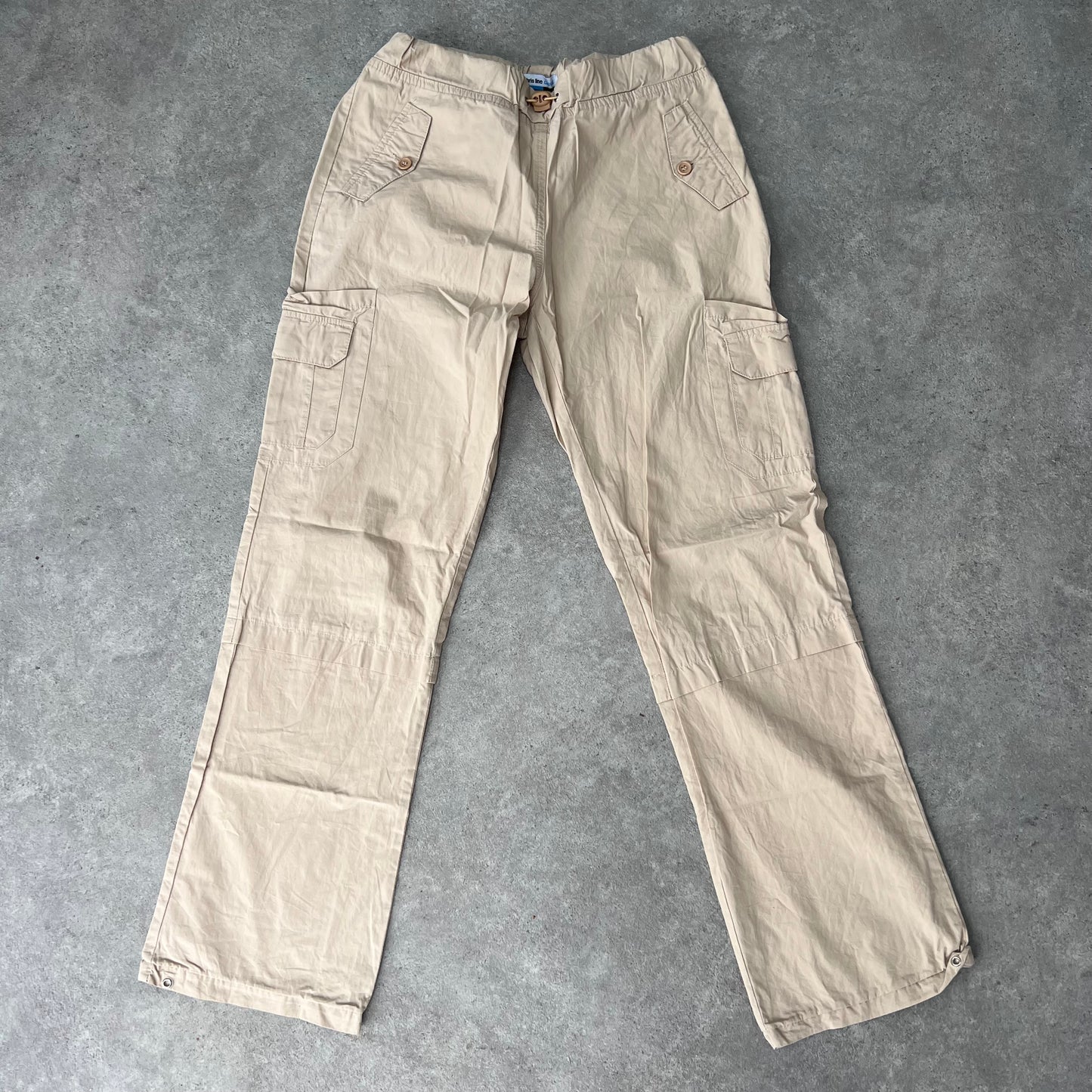 Cargo trousers with zip pocket