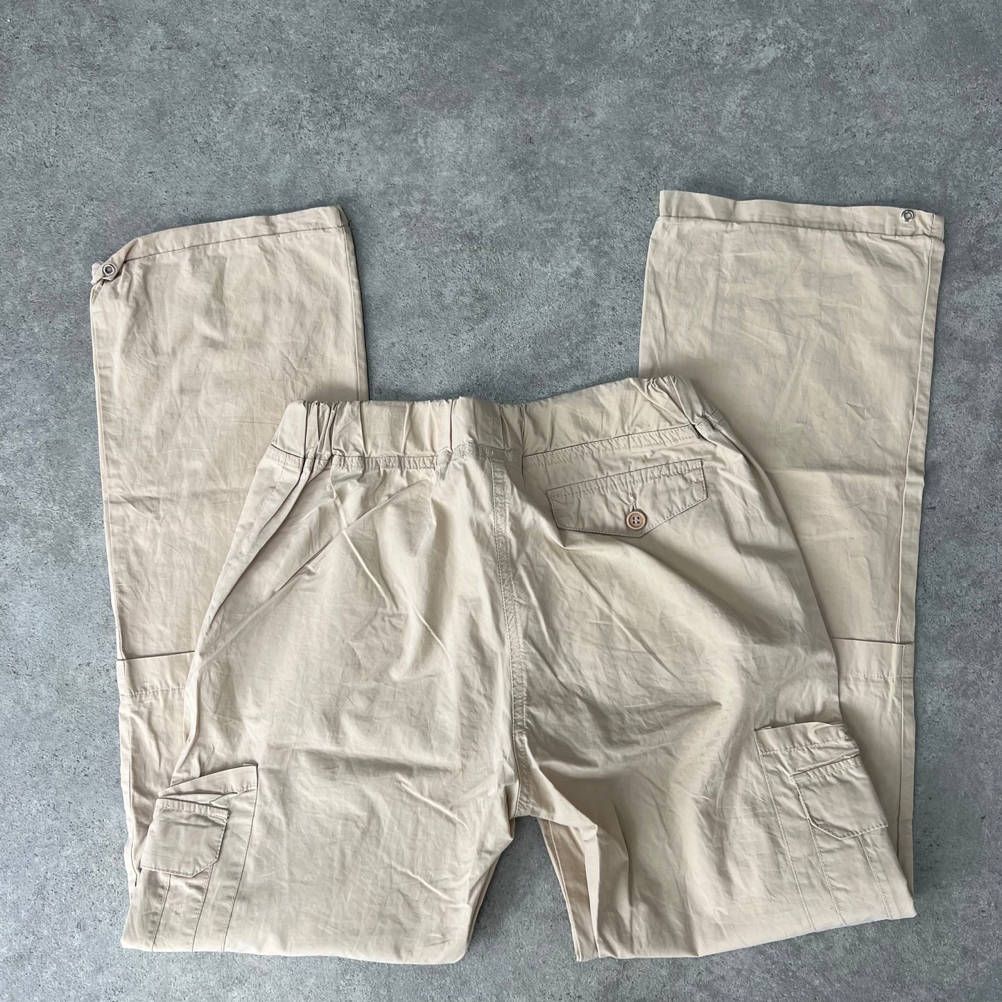 Cargo trousers with zip pocket