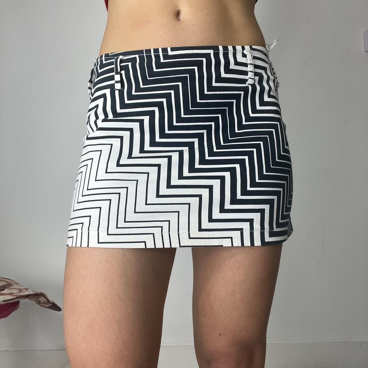 Mini chevron zigzag skirt