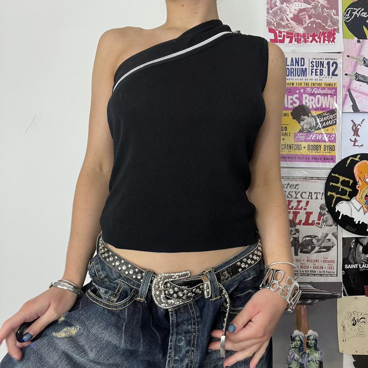 One shoulder asymmetric crop top