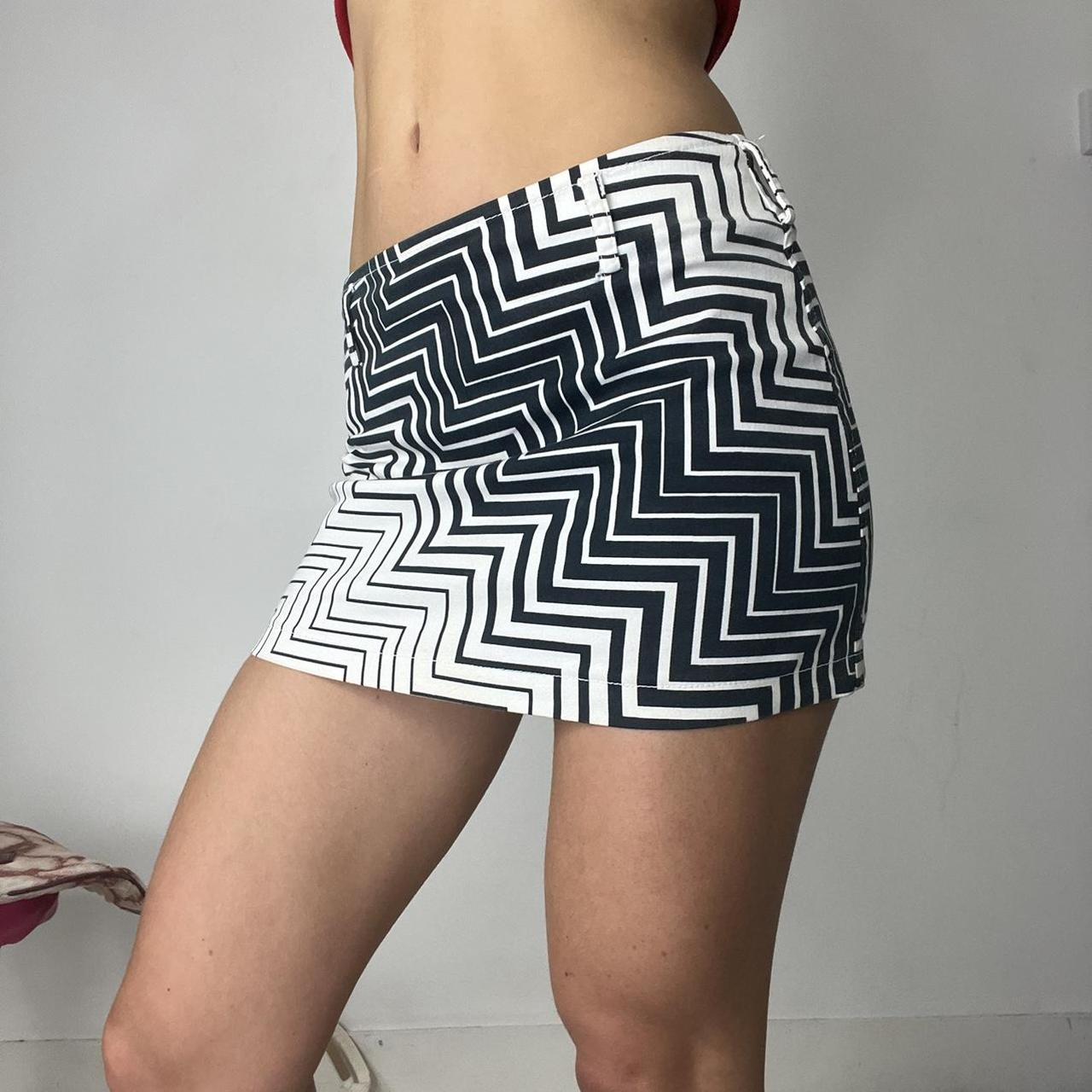 Mini chevron zigzag skirt